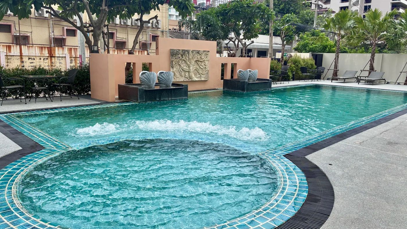 Crown Pattaya Beach Hotel