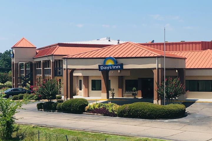 Days Inn by Wyndham Columbus