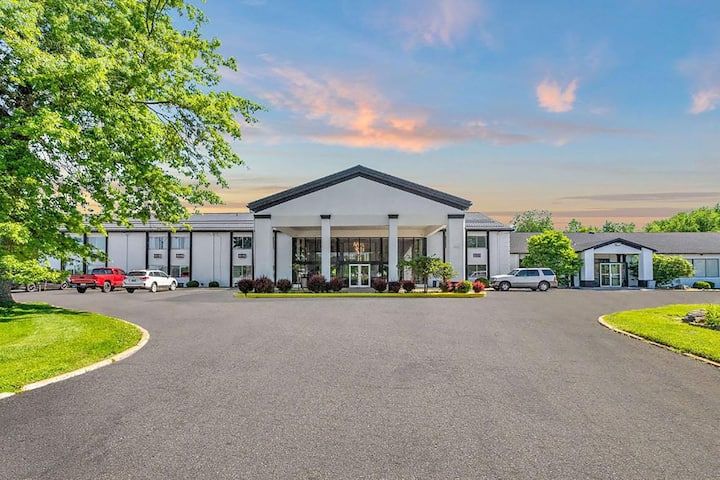 Days Inn by Wyndham Erie I-90