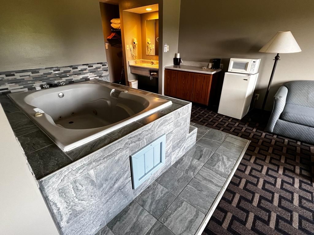 Sky Lodge Inn & Suites