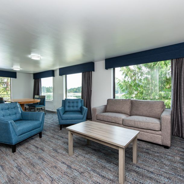 Oyster Bay Inn & Suites