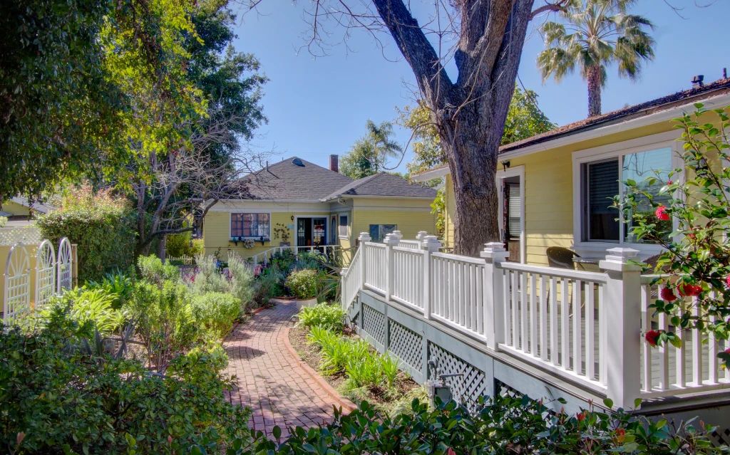 Secret Garden Inn & Cottages
