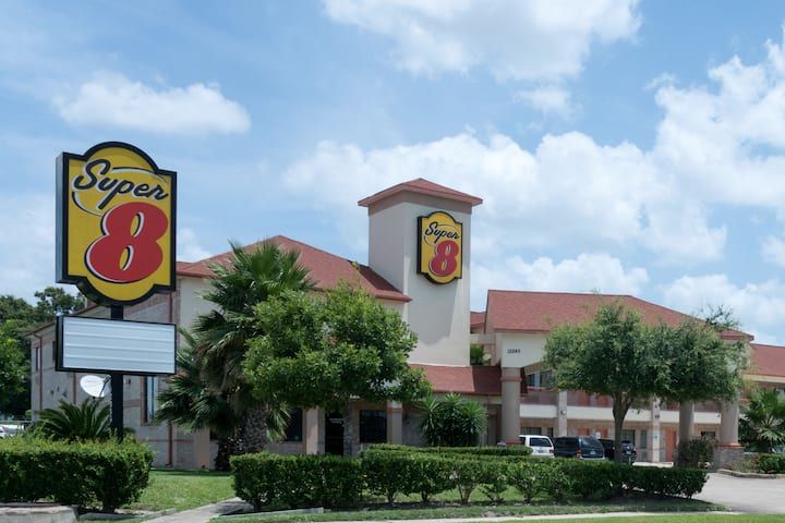 Super 8