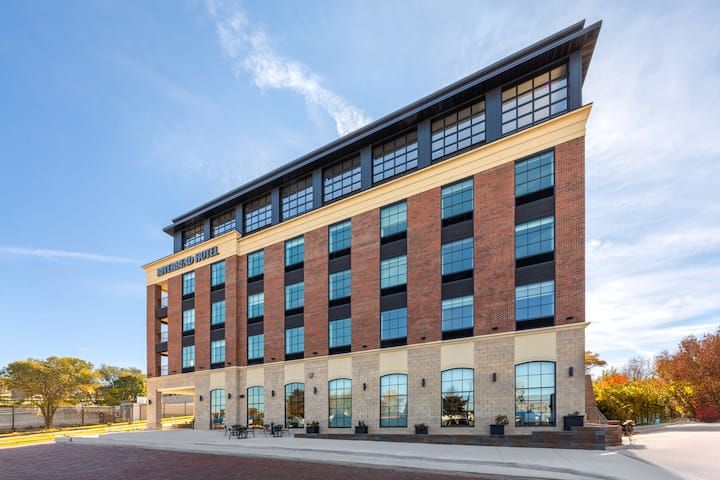 Riverbend Hotel & Suites