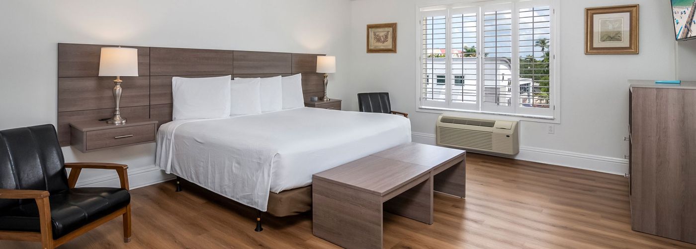 Naples Park Central Hotel