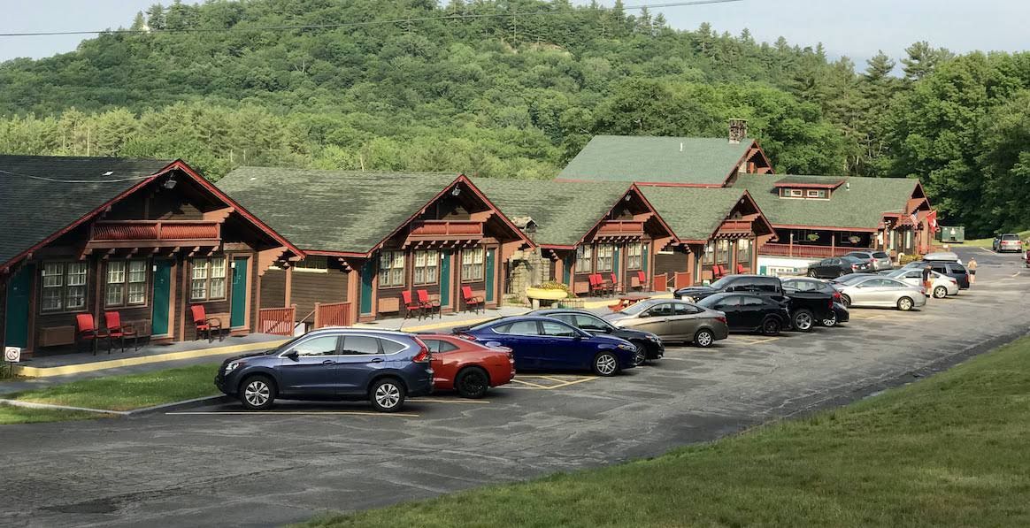 Swiss Chalets Village Inn