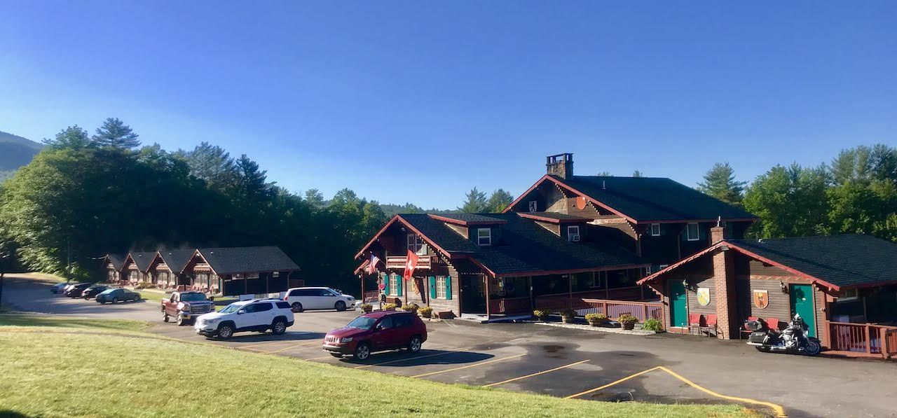 Swiss Chalets Village Inn