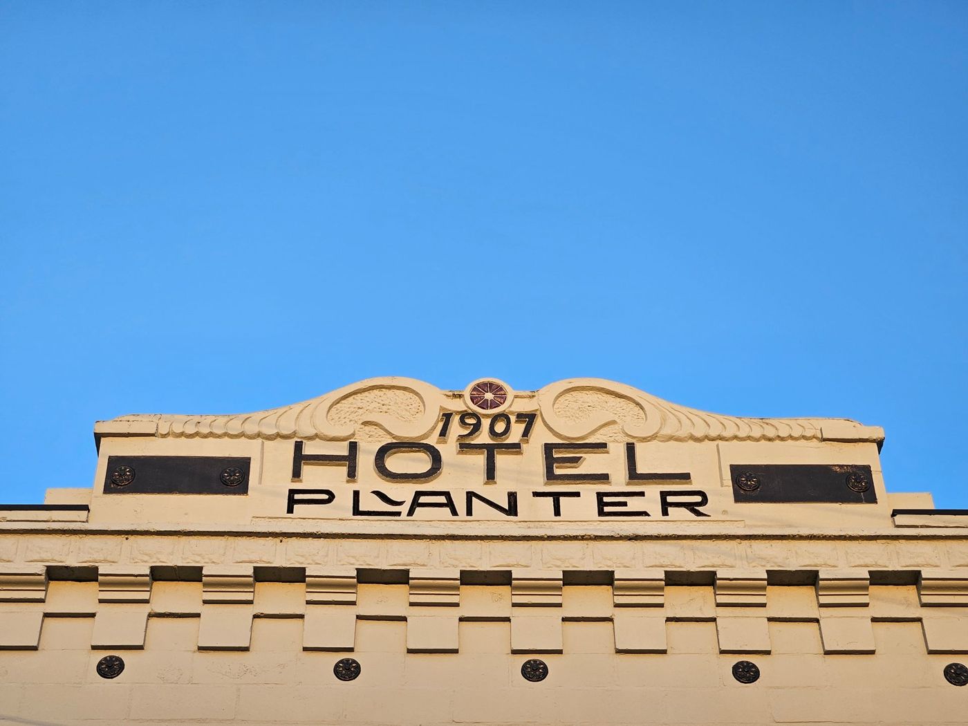 Hotel Planter
