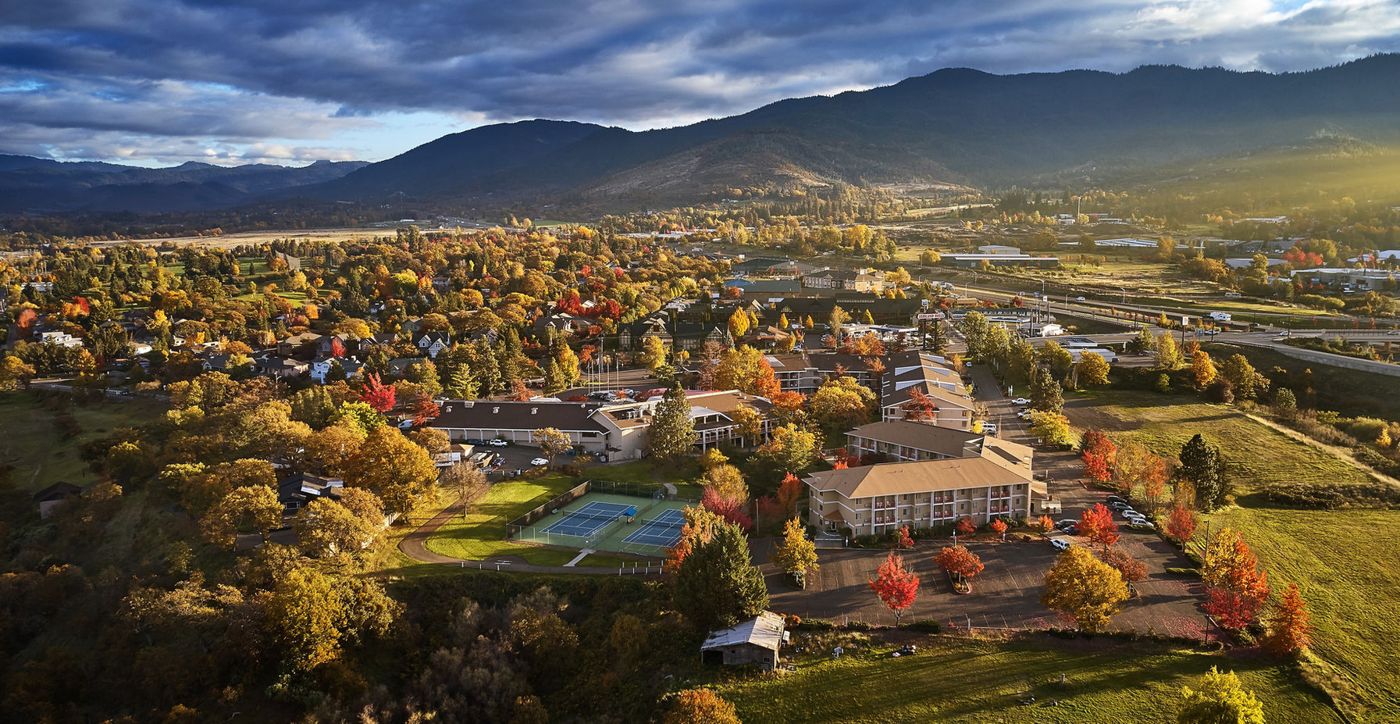 Ashland Hills Hotel & Suites