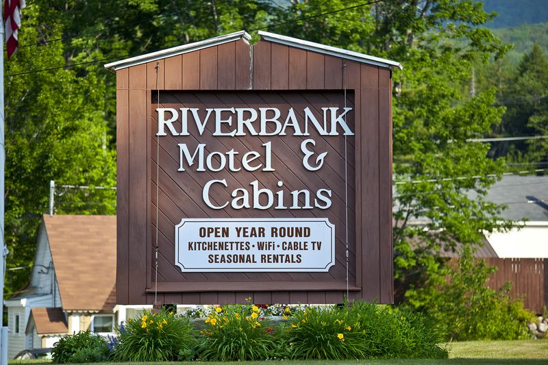 Riverbank Motel
