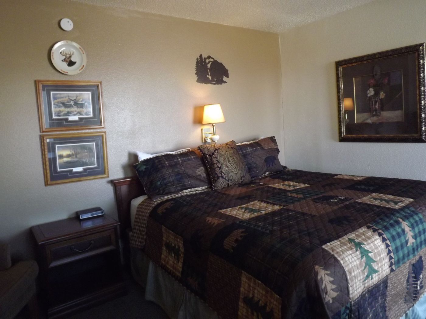 Crest Country Inn