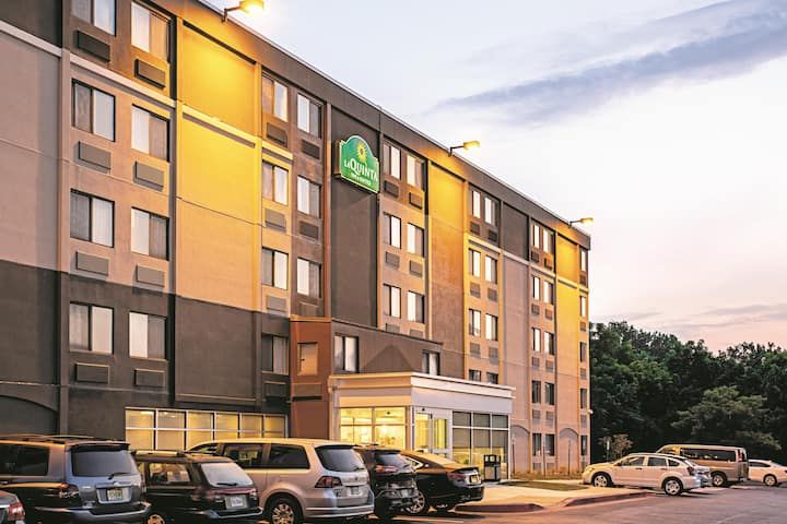 La Quinta Inn & Suites by Wyndham Baltimore N / White Marsh