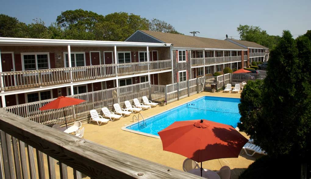 Holiday Hill Inn and Suites