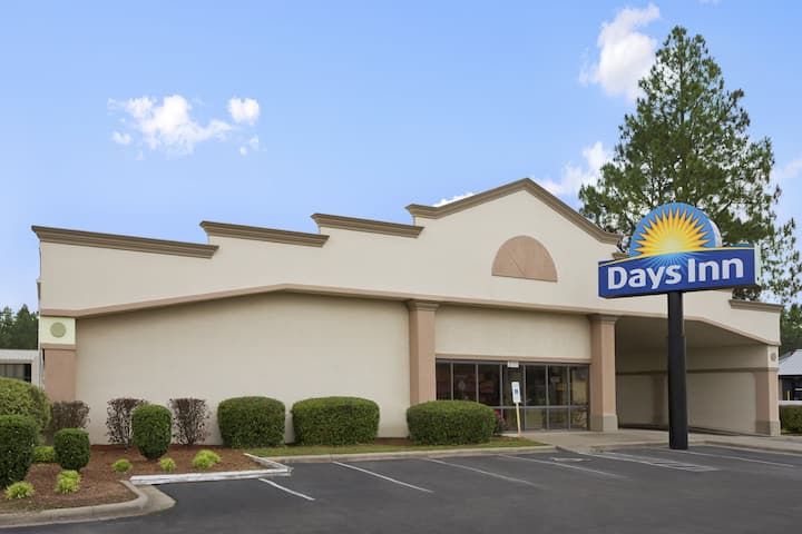Days Inn Fayetteville-South/I-95 Exit 49