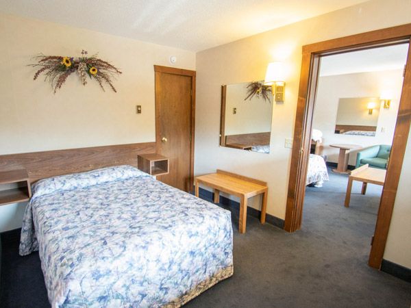Tall Pines Motel