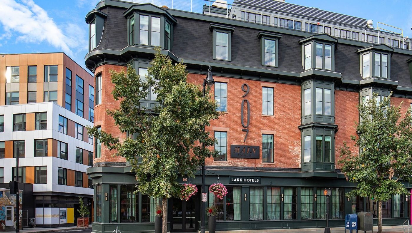 Lark Hotels 907 Main Hotel