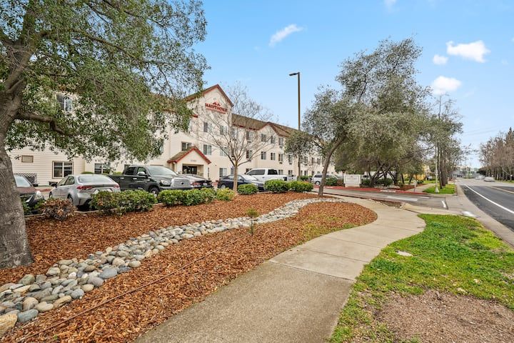 Hawthorn Suites