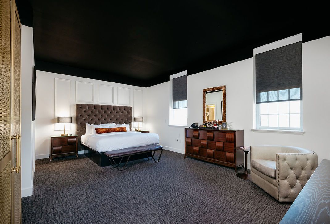 Delafield Hotel
