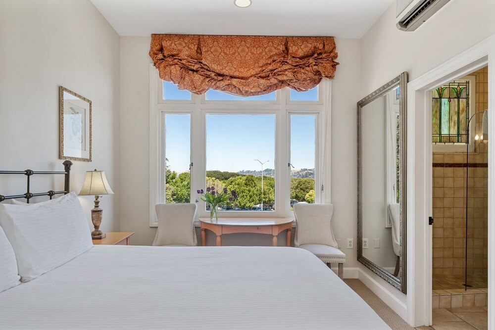 Hotel Sausalito & Suites