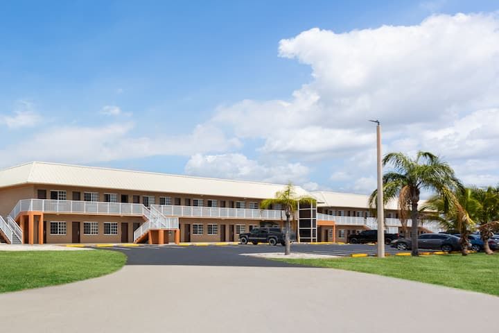 Travelodge Suites
