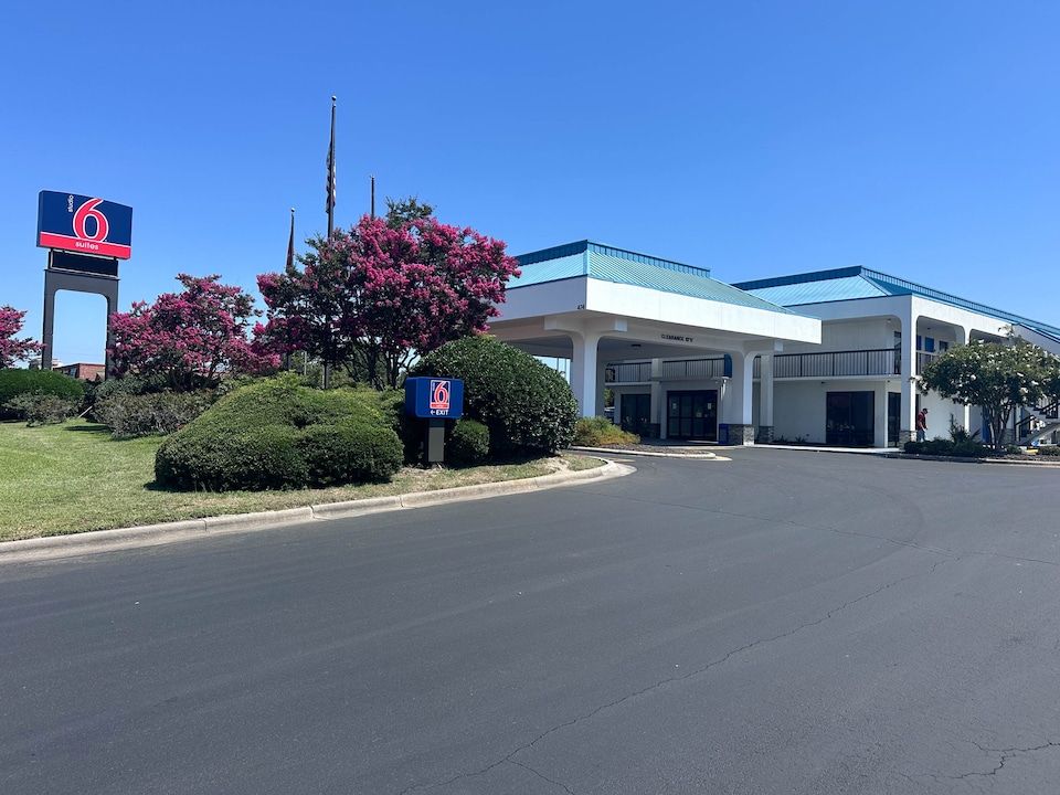 Studio 6 Suites Jacksonville, NC – Camp LeJeune