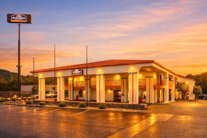 Howard Johnson by Wyndham Chattanooga Lookout Mountain