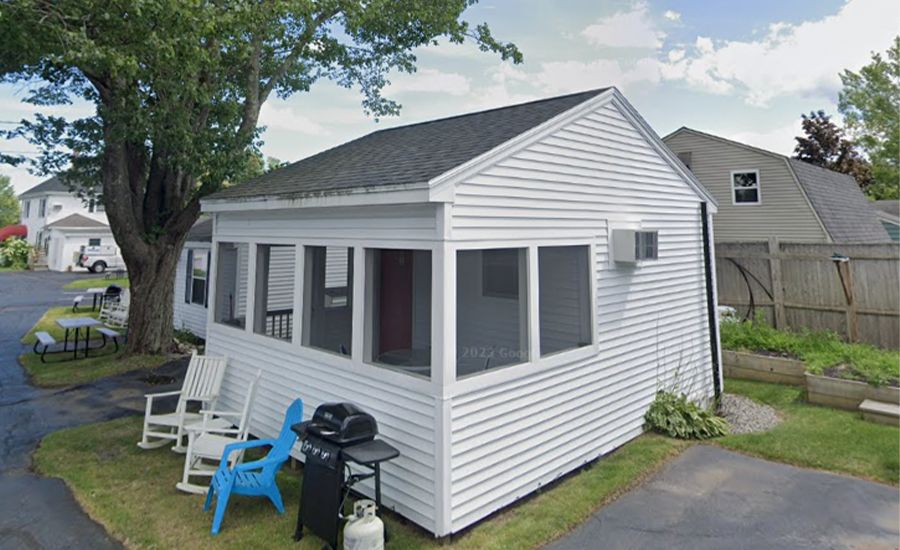 Carriage House Motel Cottages and Suites