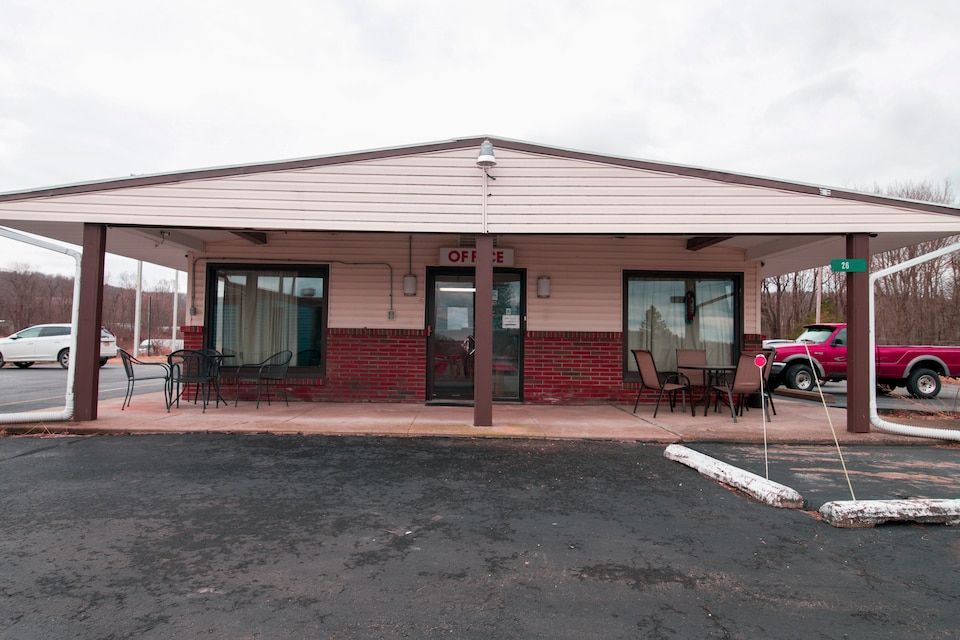 OYO Hotel Dalton PA I-81
