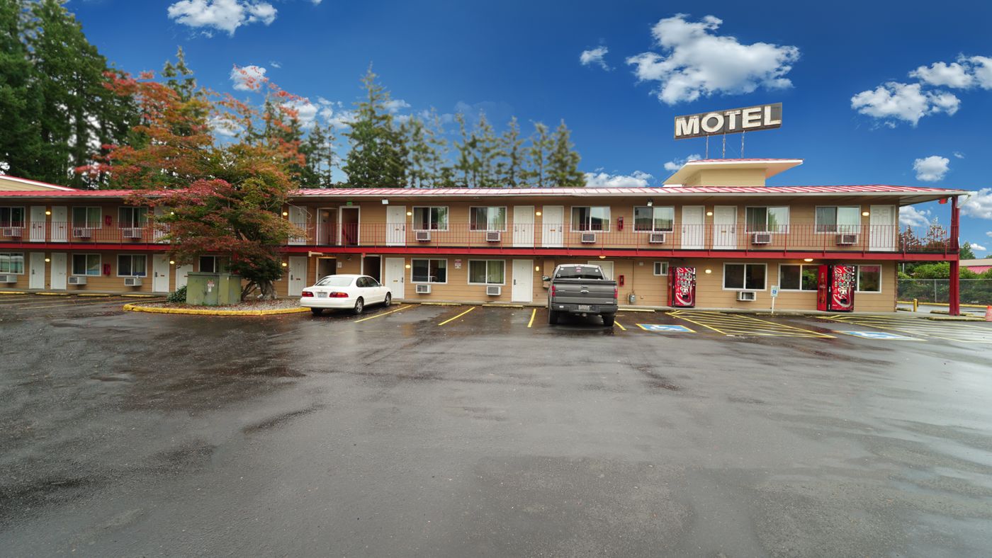 Smokey Point Motor Inn
