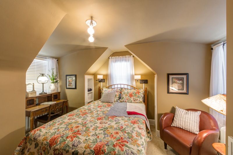 Knob Hill Bed & Breakfast