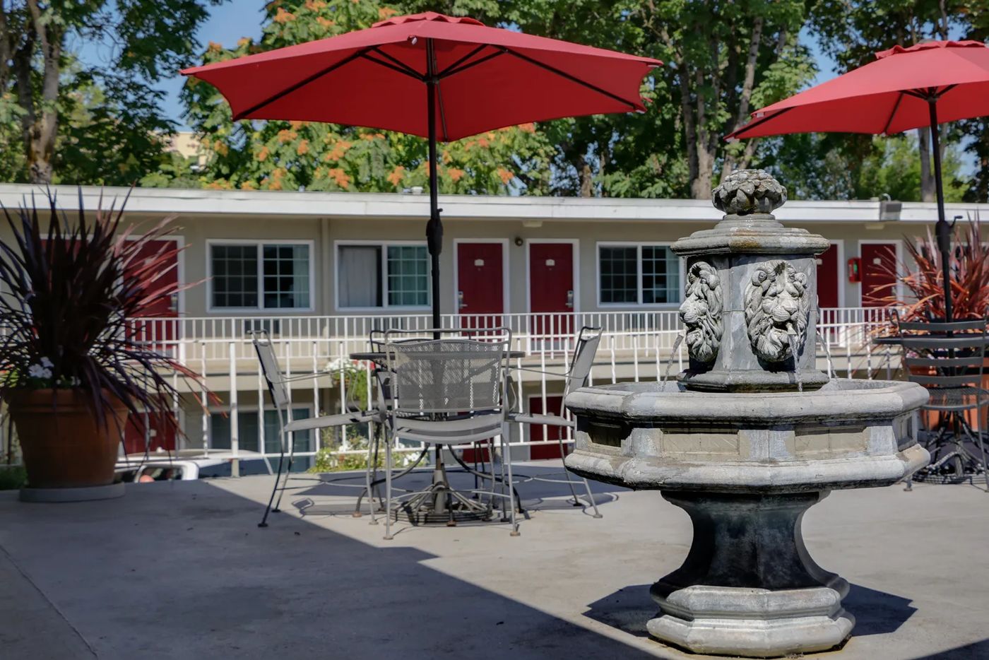 Campus Inn & Suites