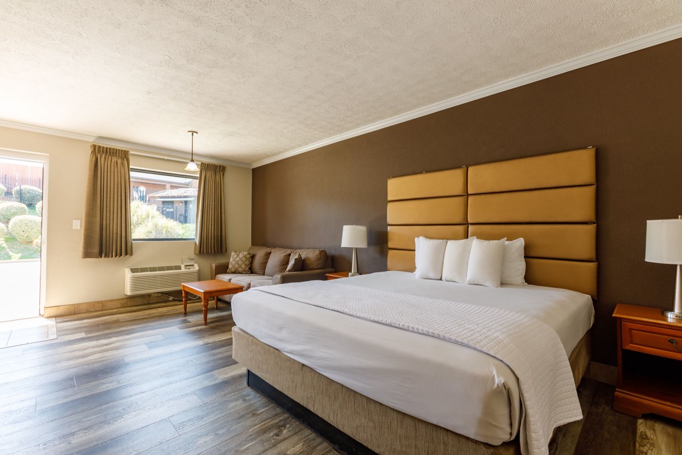 Gadsden Inn & Suites
