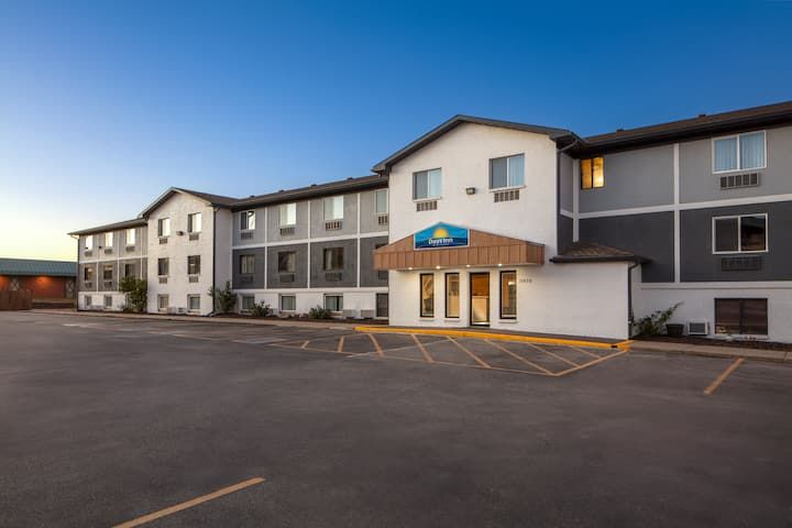 Days Inn by Wyndham Omaha NE