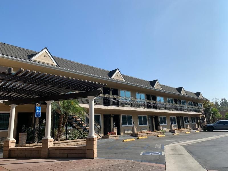 Walnut Inn & Suites