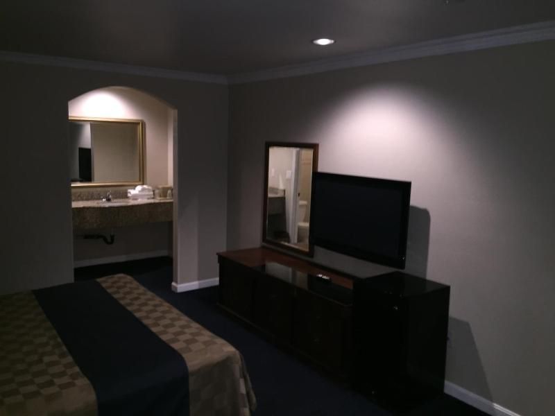 Walnut Inn & Suites