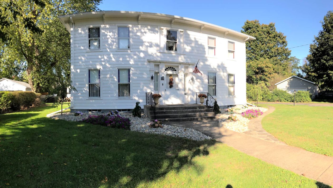 Centennial Inn
