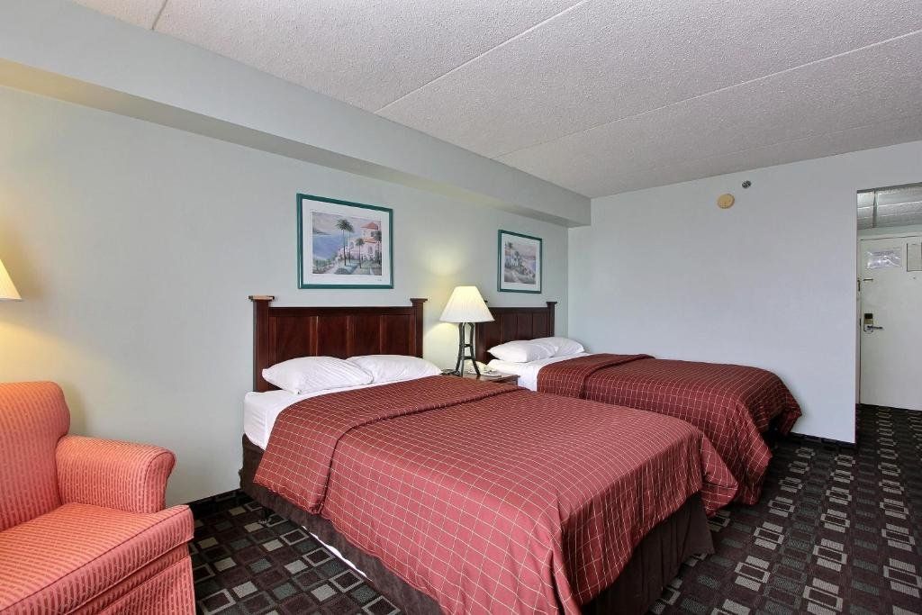 Plaza Inn & Suites