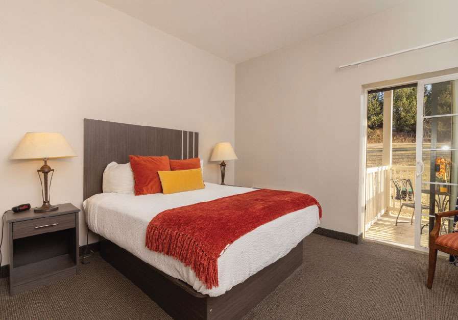 Brinton Hotel & Suites