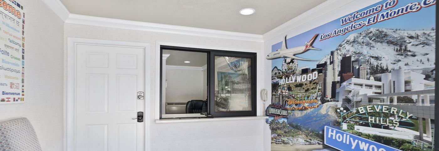 Le Blanc Inn and Suites