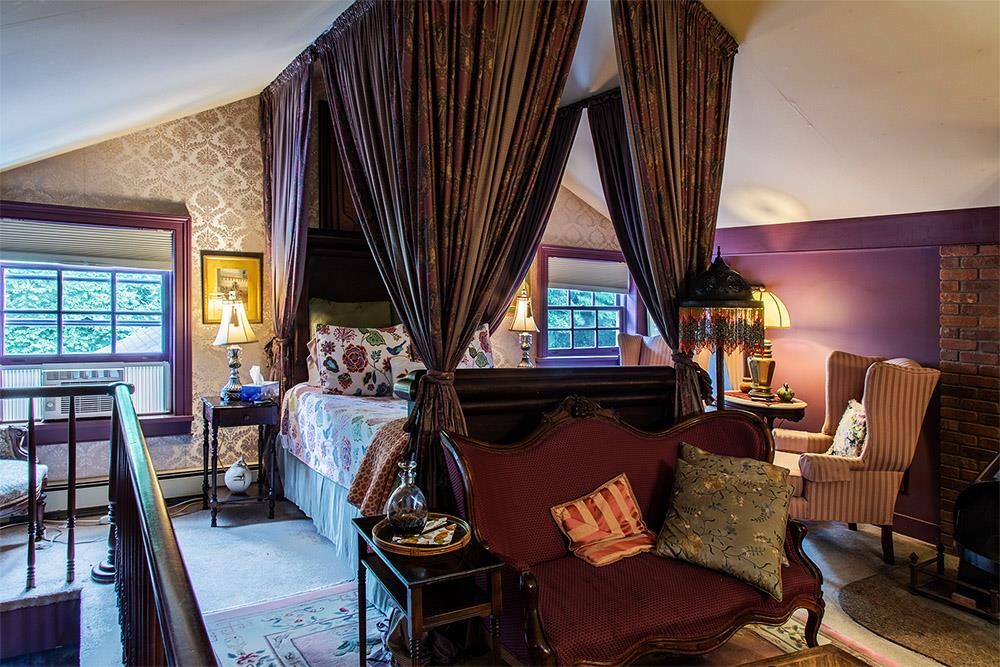 House of 1833 Bed and Breakfast