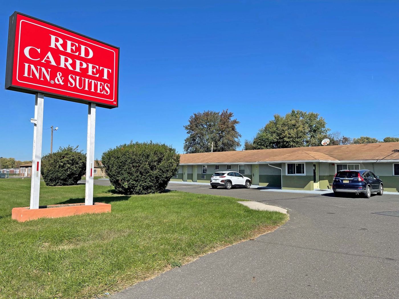 Red Carpet Inn & Suites