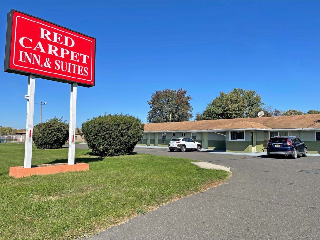 Red Carpet Inn & Suites