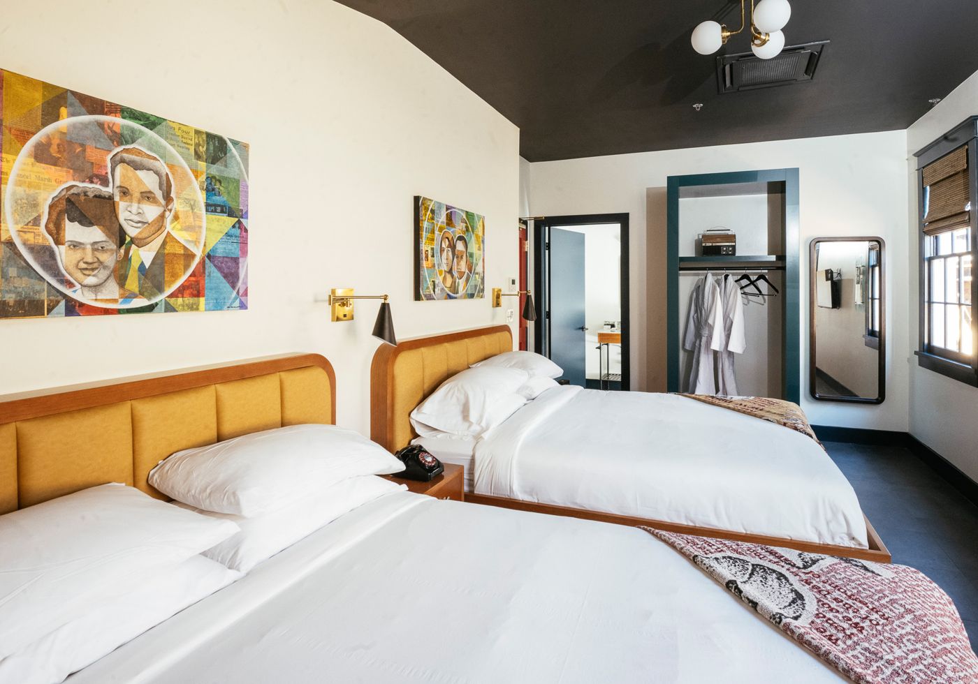 Dew Drop Inn Hotel & Lounge