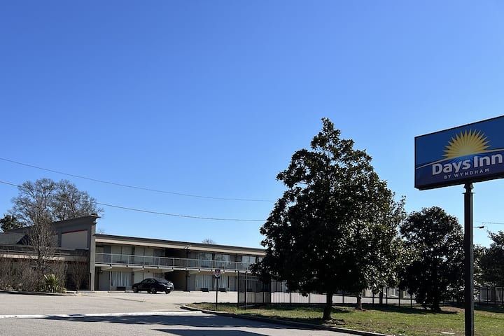 Days Inn by Wyndham Monroe NC