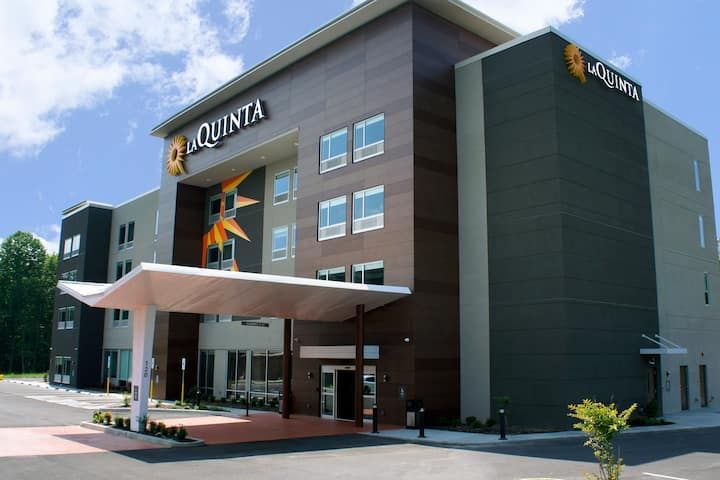 La Quinta Inn & Suites