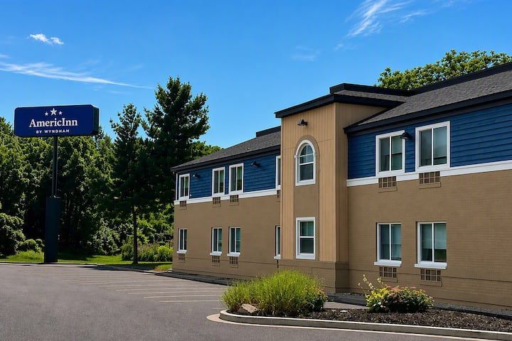 AmericInn by Wyndham Holland MI