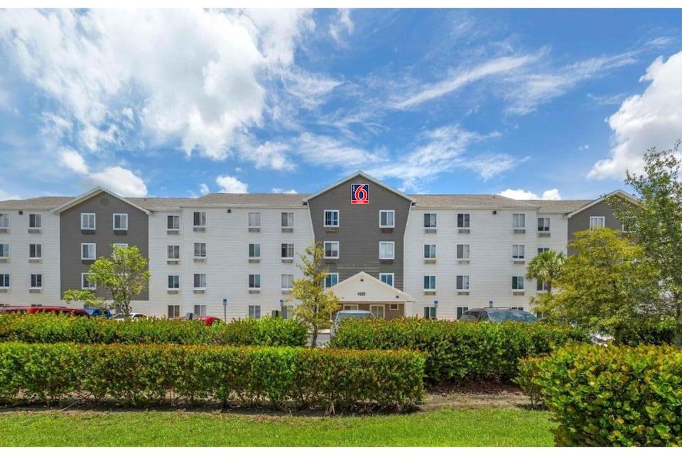Studio 6 Extended Stay Fort Myers FL