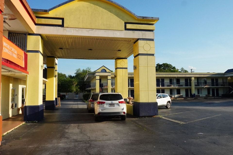La Casa Inn Albany Near Tifton GA I 75