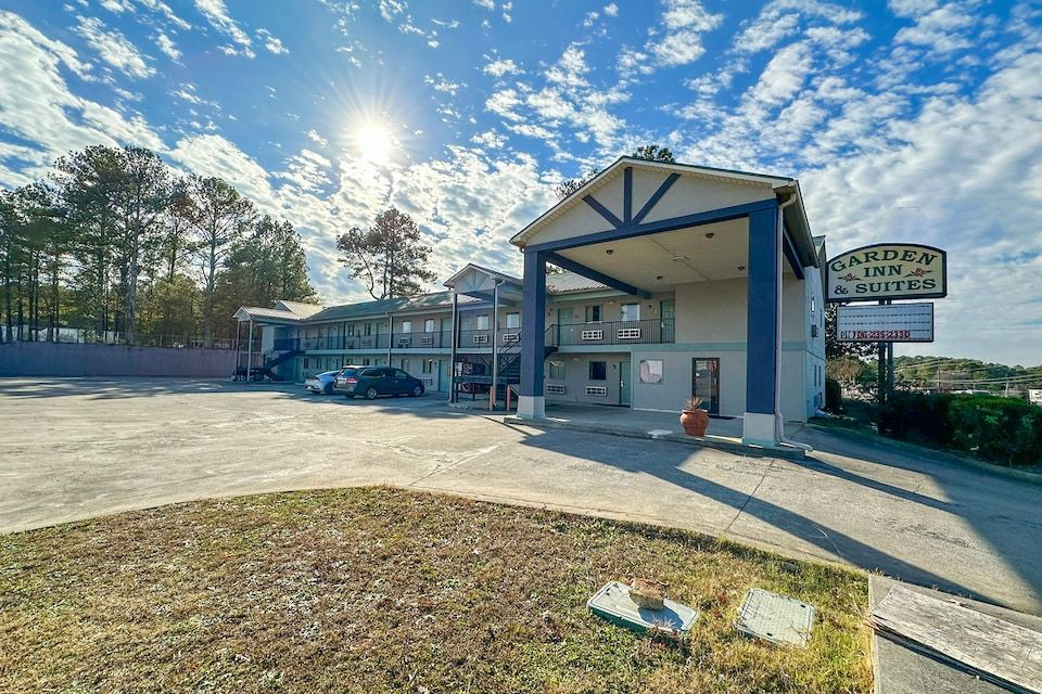 Garden Inn & Suites