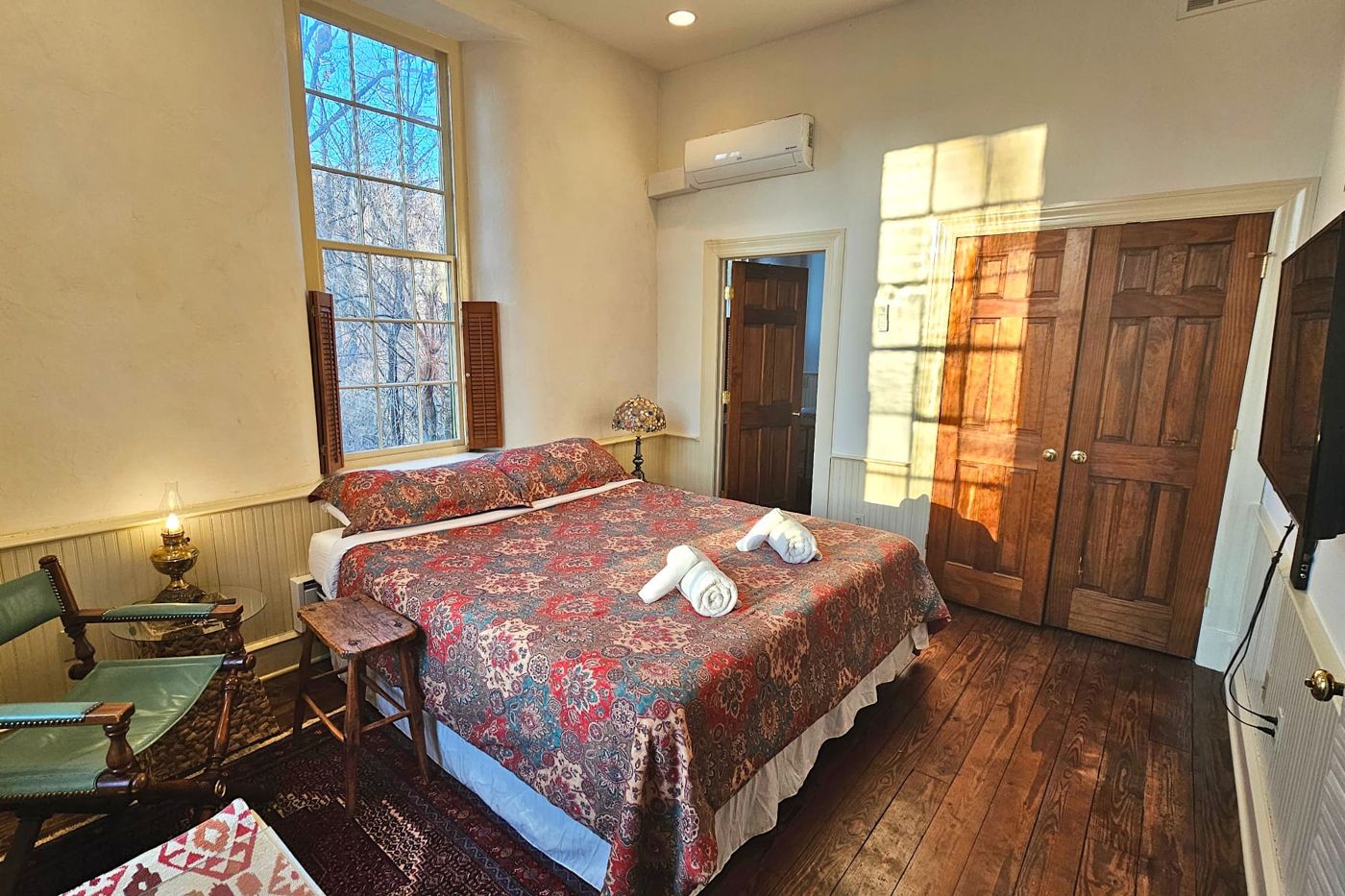 The Buck School Inn